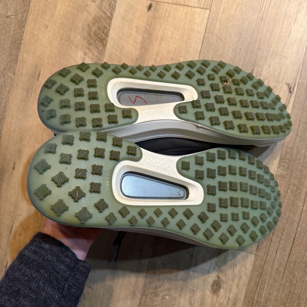 ECCO Men's Core Mesh Golf Shoes | Magnet/Frosty Green - Picture 8 of 10